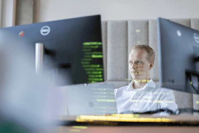 Mann am PC Daten Mann am PC Daten