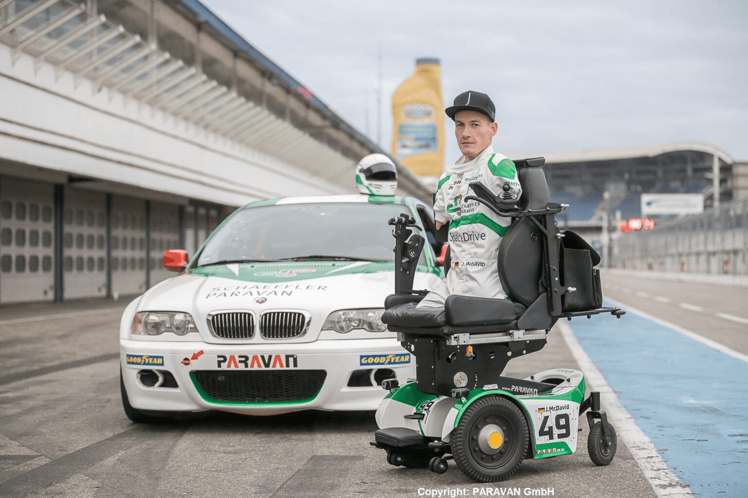Rennwagen mit PARAVAN Technologie