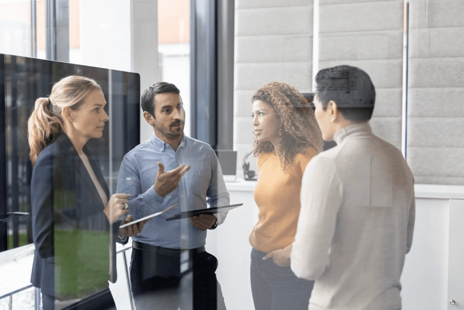 Gruppe Menschen Projekt Lösung Mehrere Personen arbeiten gemeinsam an einer Projektlösung